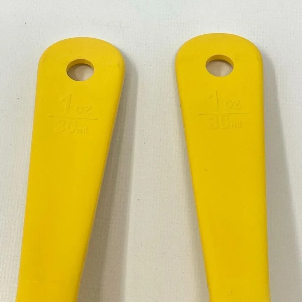 Carlisle 4921 & 4923 1 oz 30ml Yellow Short Handle Portion Spoon Lot of 2